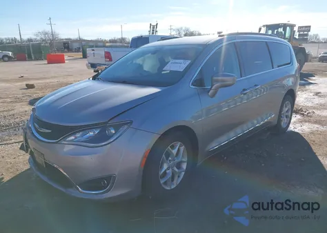 2017 Chrysler Pacifica Touring-L z USA, uszkodzony, nr VIN 2C4RC1BG6HR795037